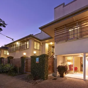 Aparthotel Street, Brisbane