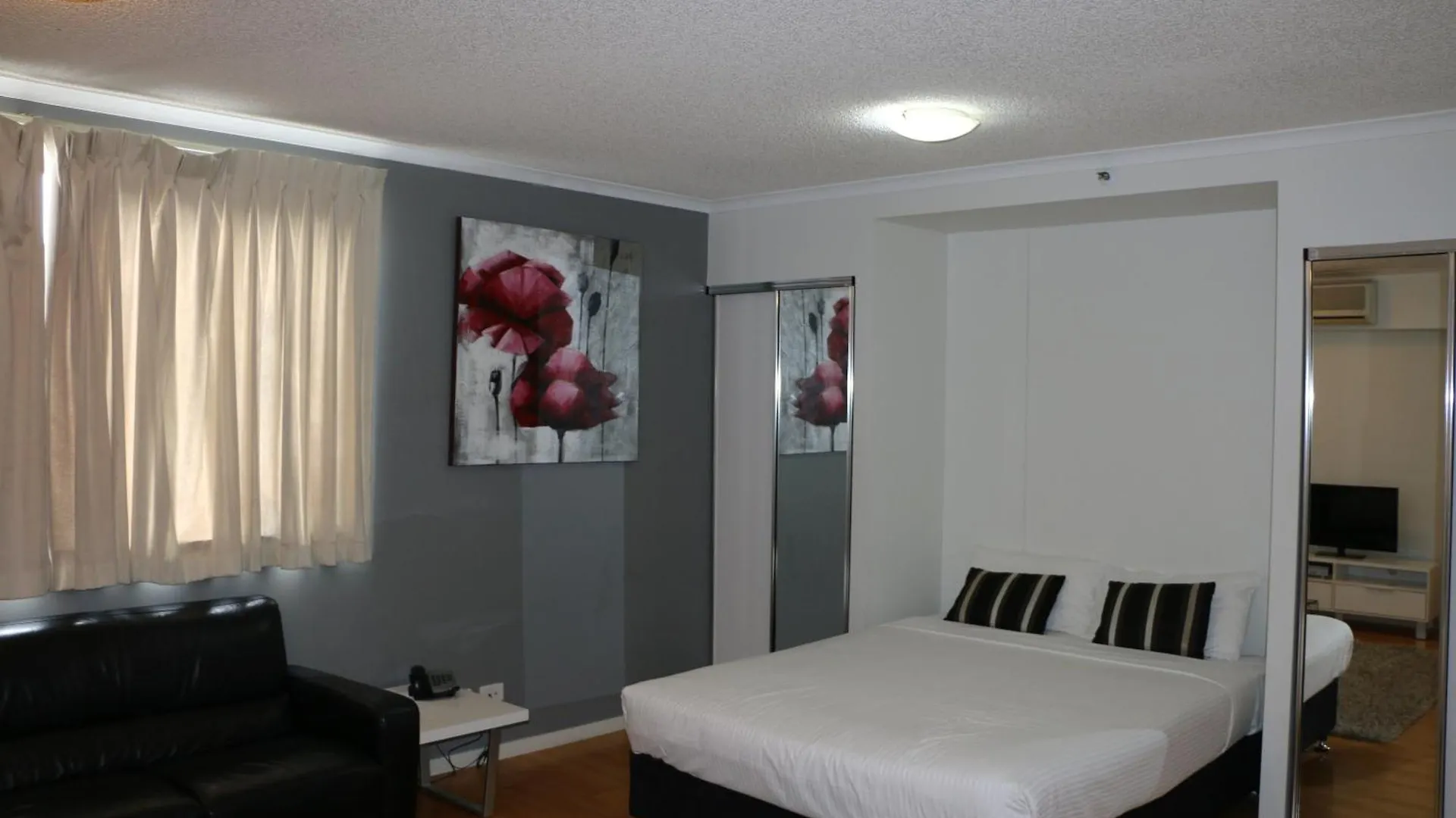 Frisco Apartments Brisbane Aparthotel